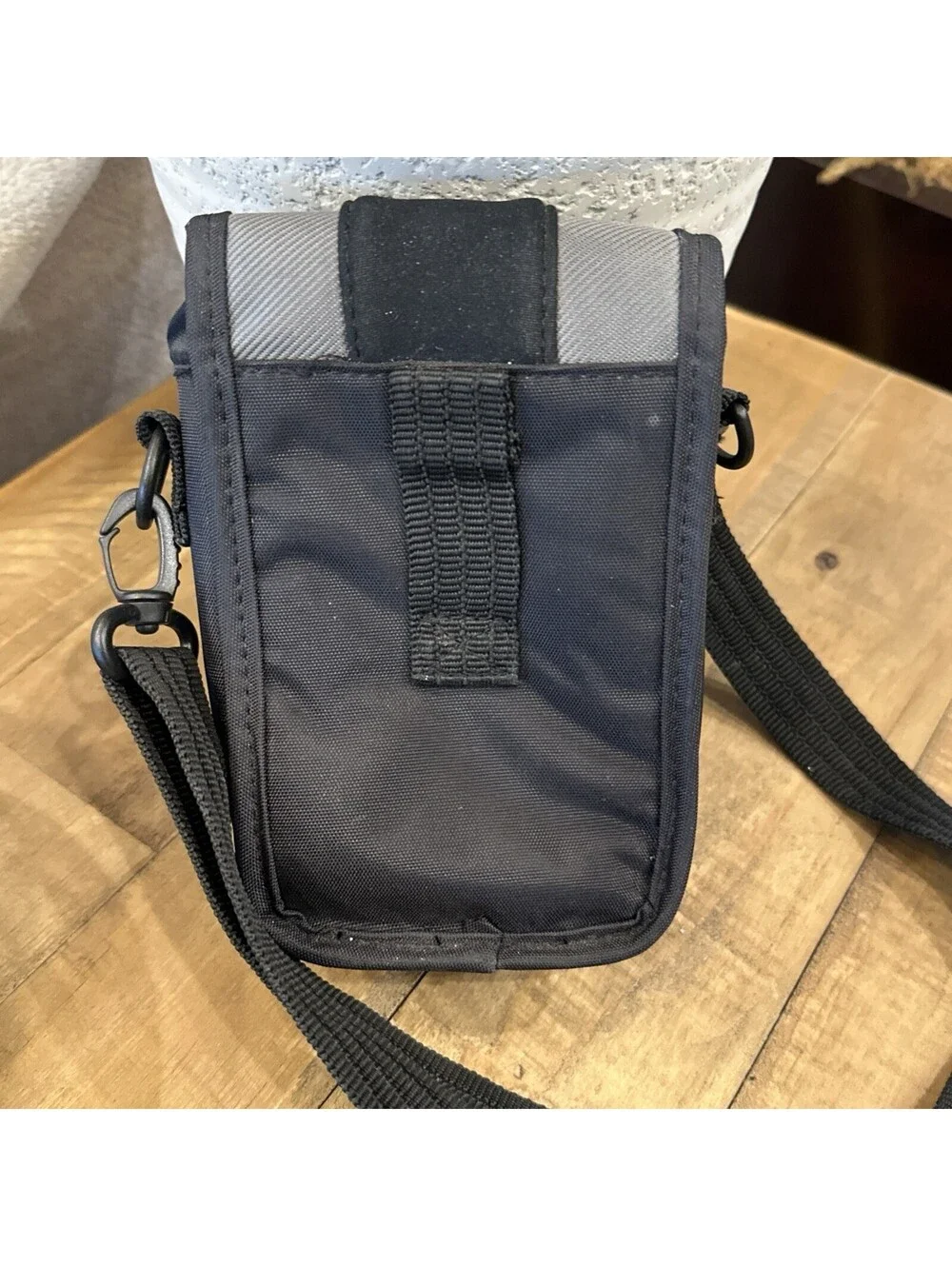 Targus Compact Black Camera Bag, Padded With Strap Loops & Belt Loop 4x6 Zipper